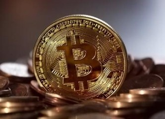 万斯这几日看着比特币火的和万火焚烧一样心里越发的愤怒